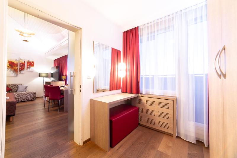 Junior Suite with Balcony image 4