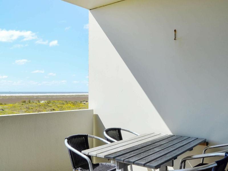 One-Bedroom Apartment image 2
