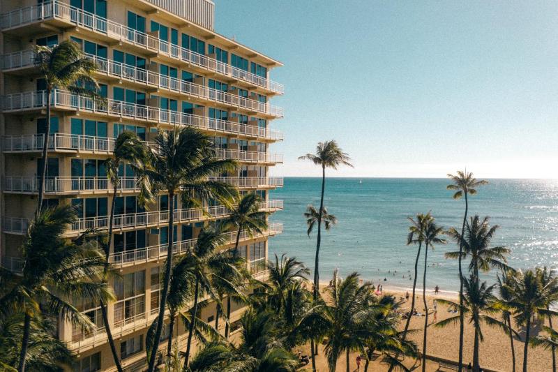 Kaimana Beach Hotel - image 1