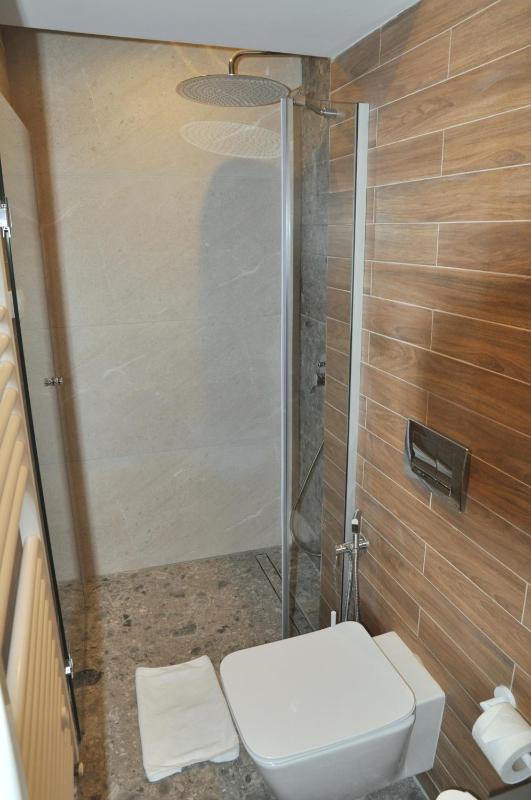 One-Bedroom Apartment in Villa image 2
