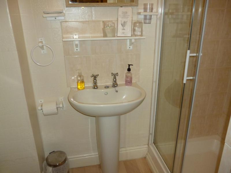 Weybourne Guest House - image 17