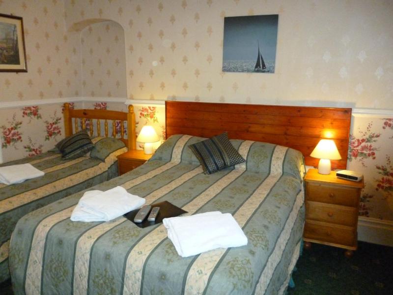 Weybourne Guest House - image 13
