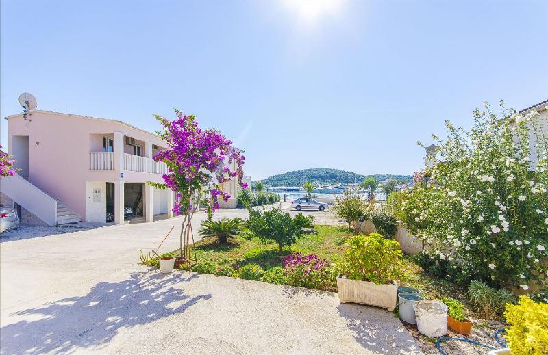 Apartments Tiho i Pave - image 15