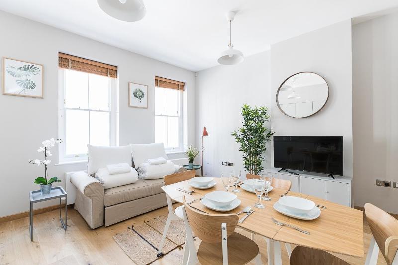 One-Bedroom Apartment image 4