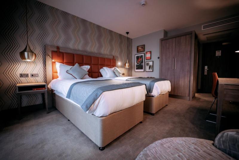 Standard Twin Room image 2