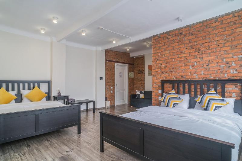 Quadruple Room with Private Bathroom image 3