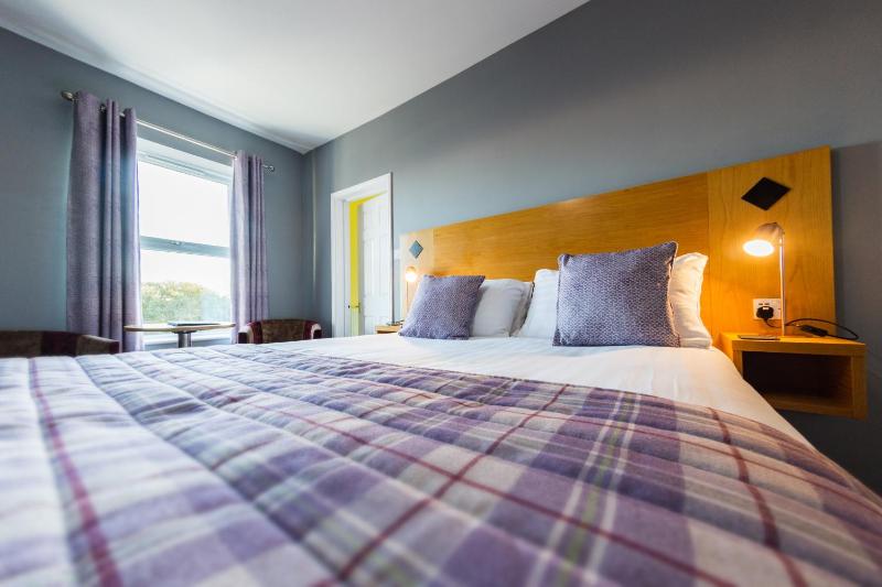 Standard King Room image 4