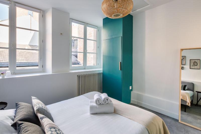 One-Bedroom Apartment image 3