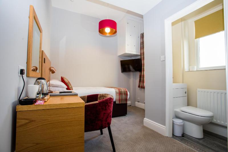 Single Room with Private Bathroom image 3