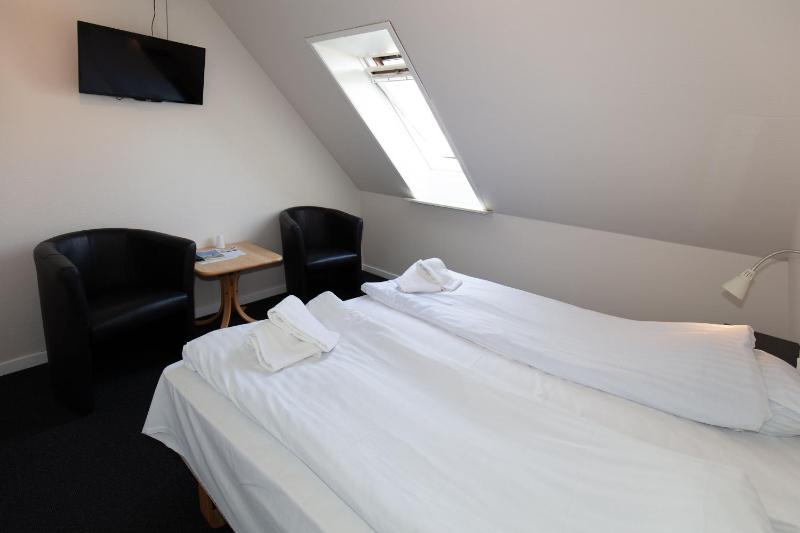 Double Room with Shared Bathroom image 1