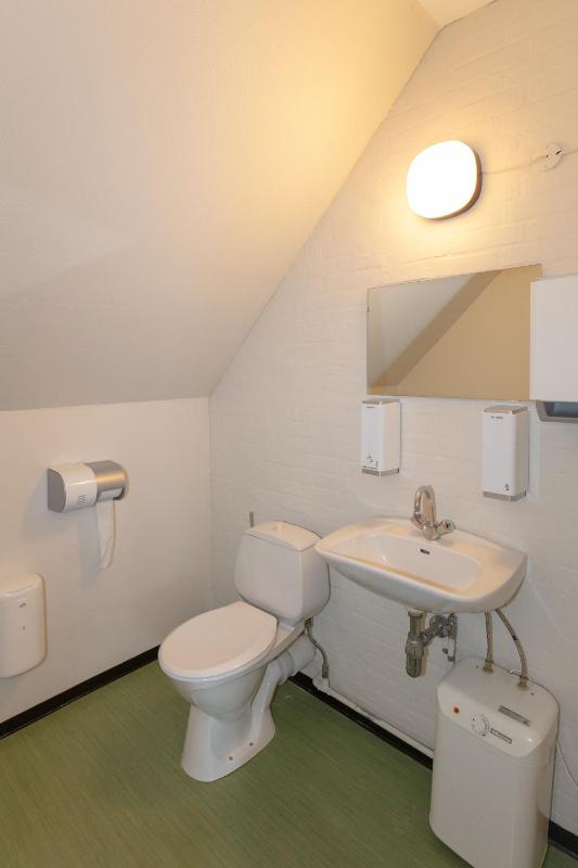Triple Room with Shared Bathroom image 2