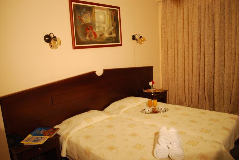 Twin Room with Mountain View image 2