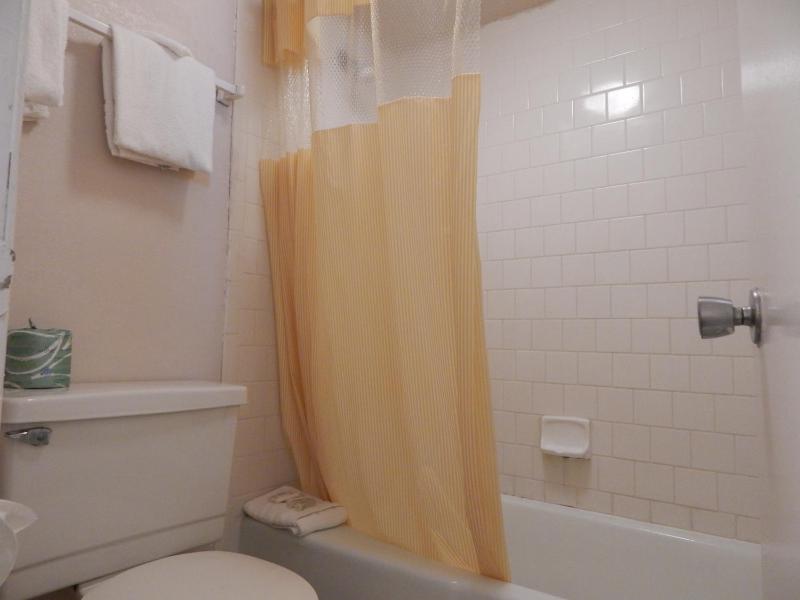 King Room - Non-Smoking image 2