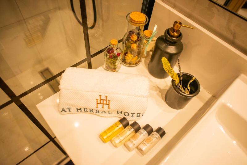 Superior Double or Twin Room with Sea View image 2