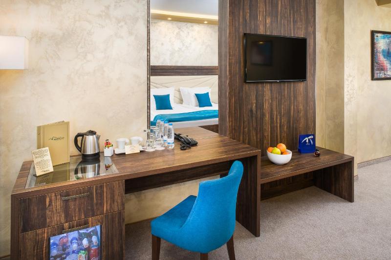 Standard Double Room (No Balcony) image 4