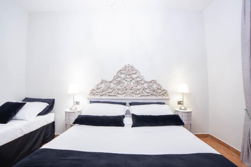 Superior Triple Room image 1