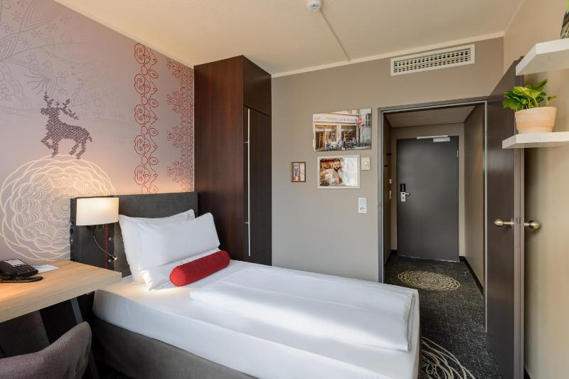 Standard Single Room image 4