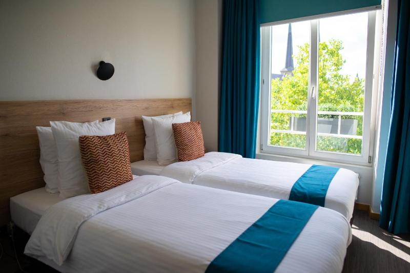 Standard Twin Room image 2