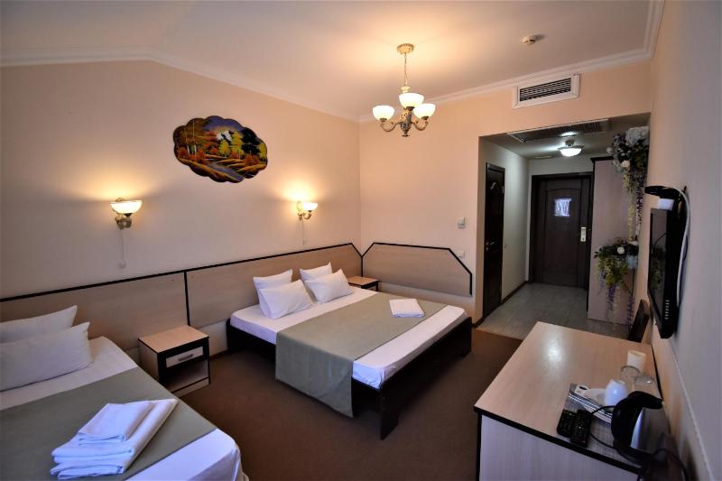 Standard Triple Room image 1