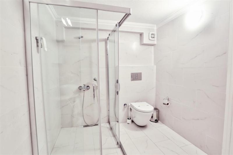 Standard Triple Room with Sea View image 2