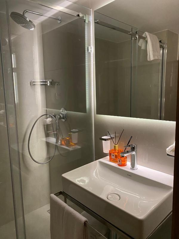 Deluxe Triple Room image 4