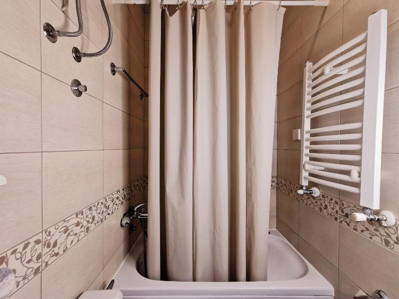 One-Bedroom Apartment image 2