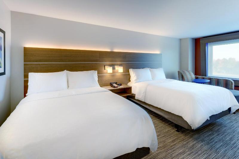 Standard Room with Two Queen Beds image 2