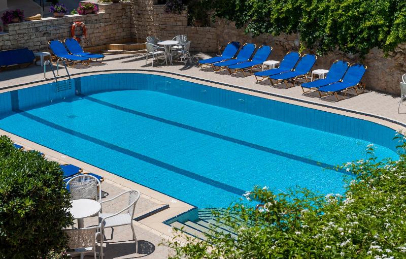 Studio with Pool View image 3