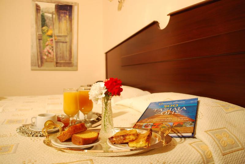 Double or Twin Room with Garden View image 4