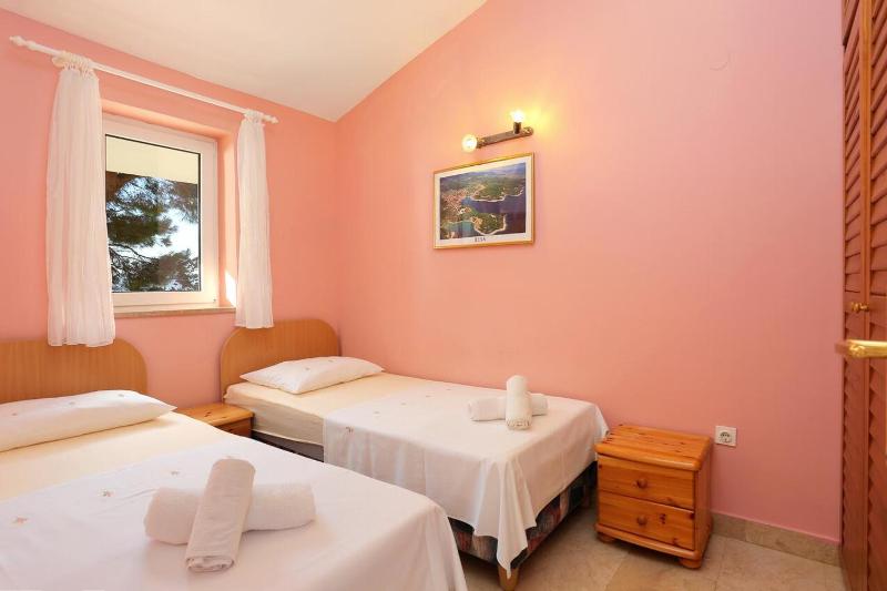 One-Bedroom Apartment with Balcony and Sea View image 1