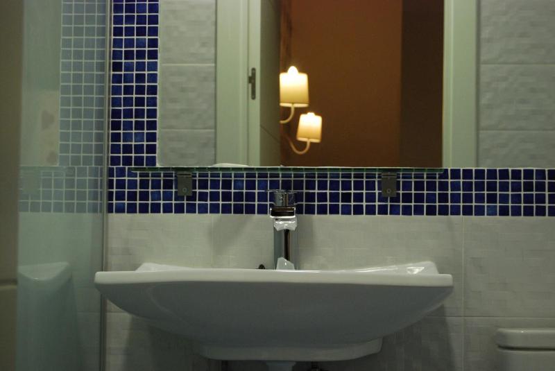 Superior Triple Room image 2