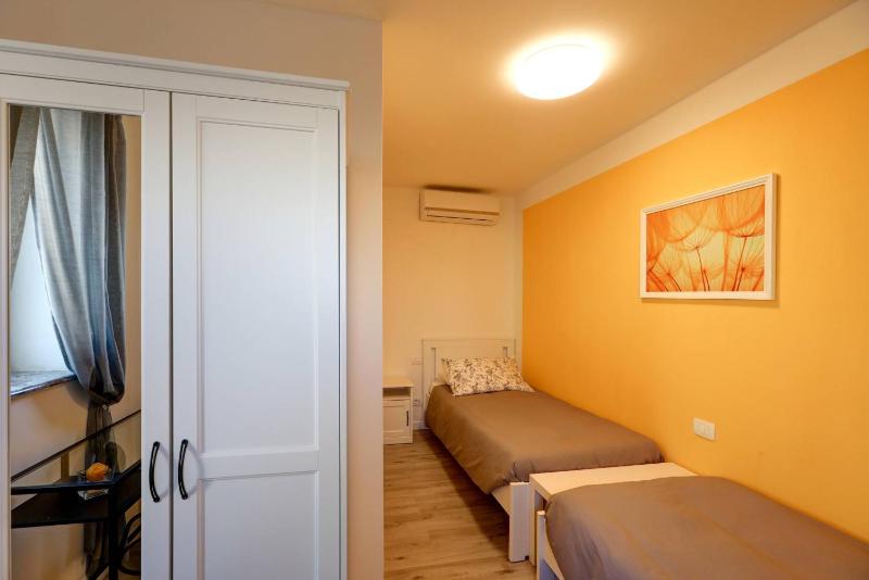 Twin Room with Private Bathroom image 1