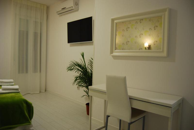 Standard Single Room image 2