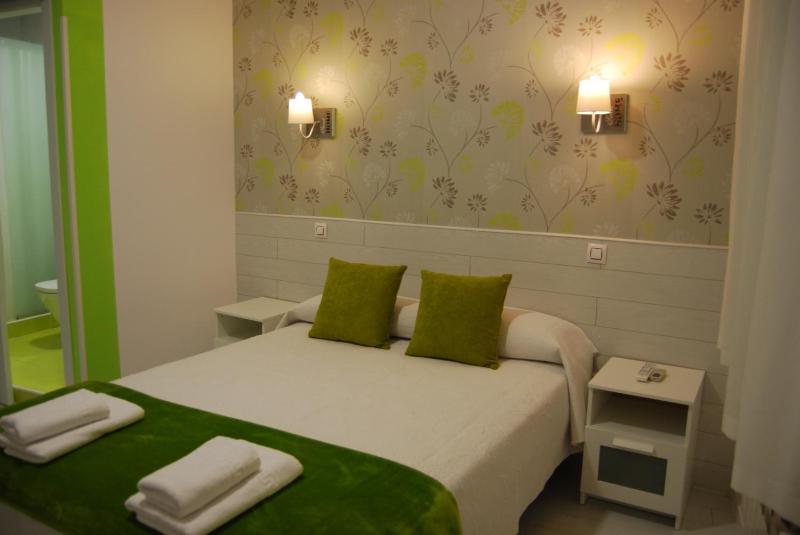 Deluxe Double Room with Terrace image 3