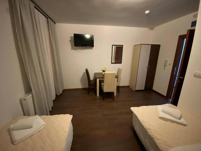 Twin Room with Terrace image 3