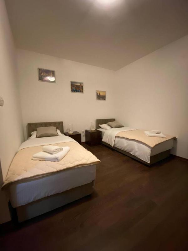 Twin Room with Terrace image 4