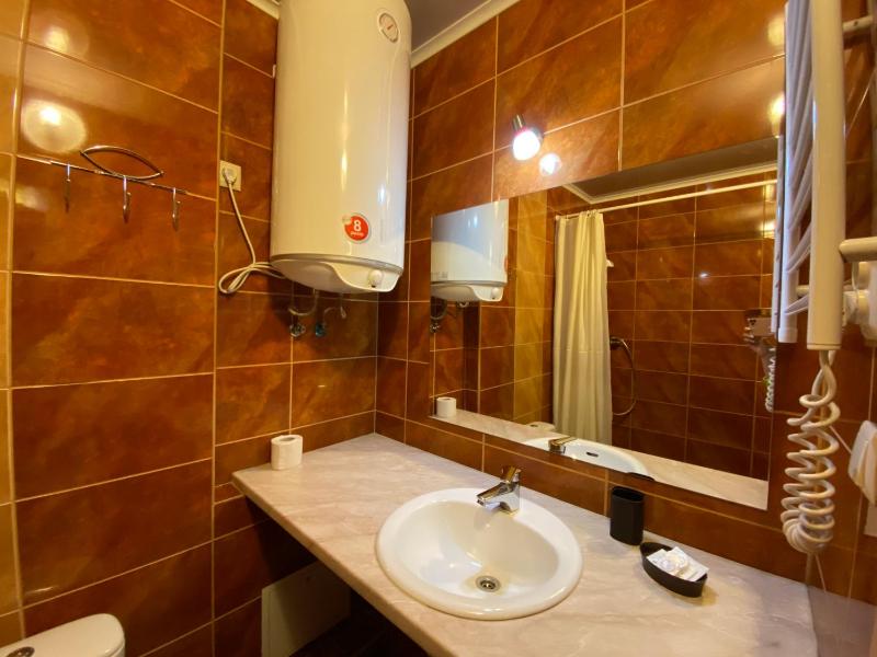 Double Room without Window image 3