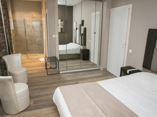 Superior Double Room image 4