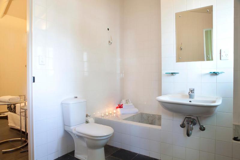 Port Douglas Cottage & Lodge - image 10