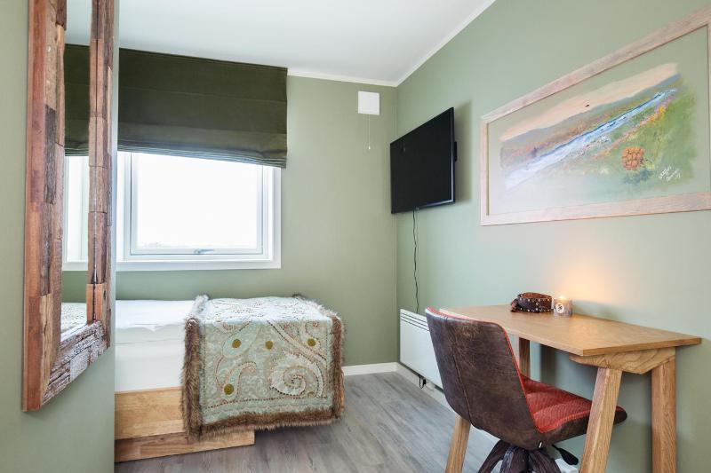 Single Room with Sea View image 3
