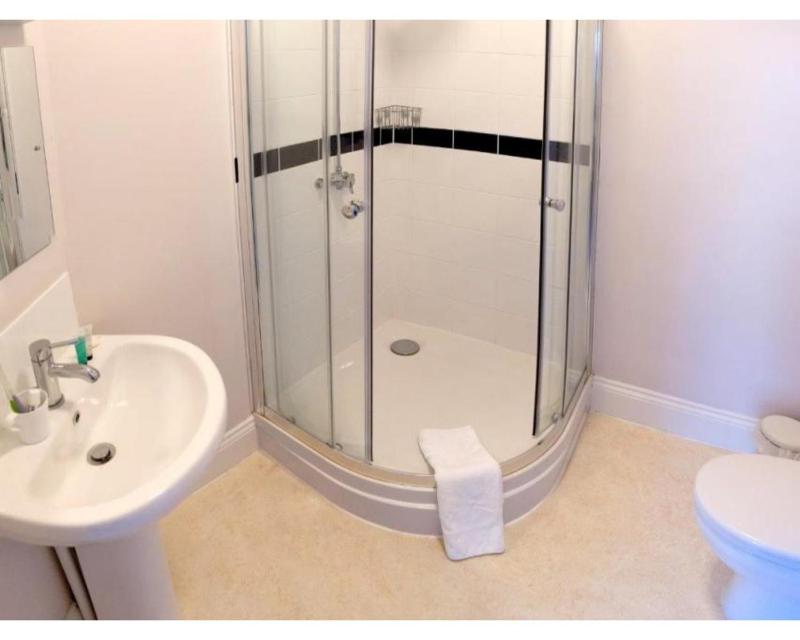 Standard Double Room image 3