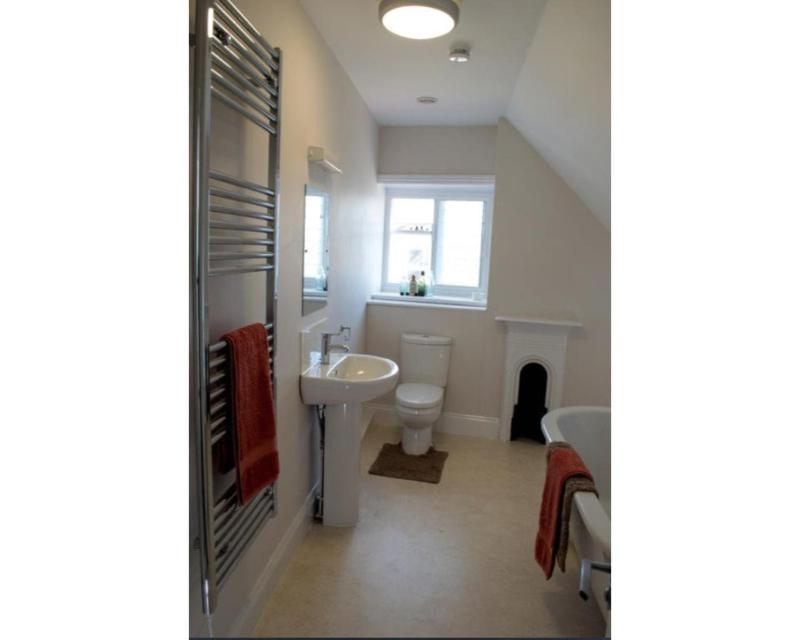 Small Double Room image 3
