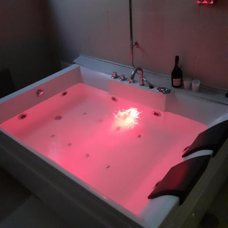 Suite with Spa Bath image 4