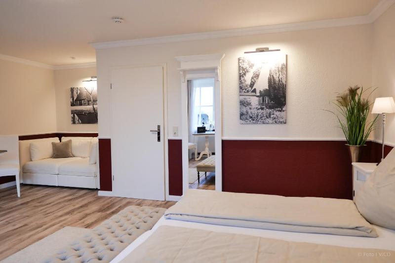 Family Room image 3