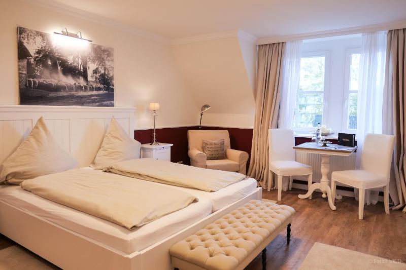 Double Room with Garden View image 1