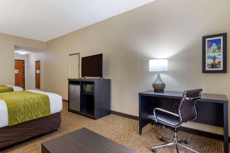 Queen Suite with Two Queen Beds - Non-Smoking image 2