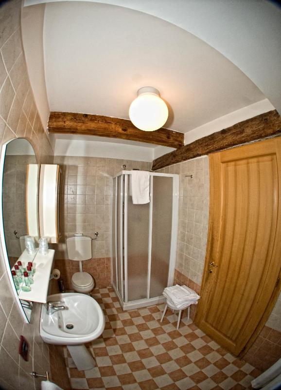 Quadruple Room image 2