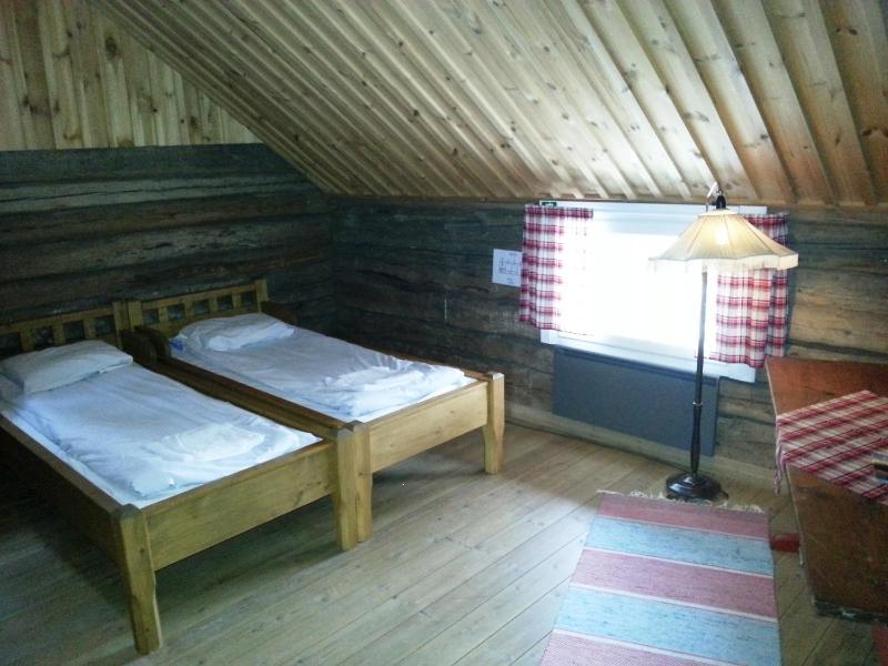 Twin Room with Shared Bathroom image 1