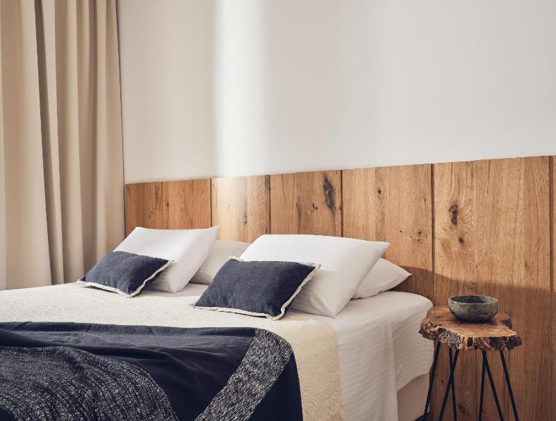 Superior Triple Room image 2