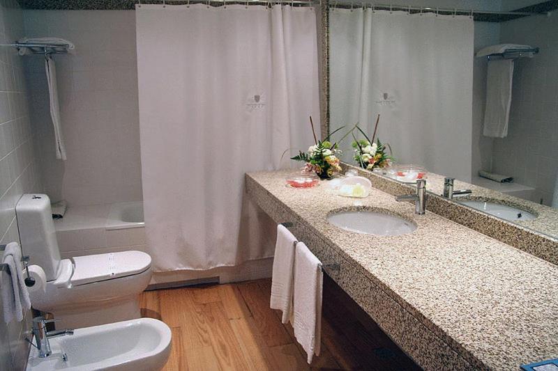 Family Suite (2 Adults + 2 Children) image 1
